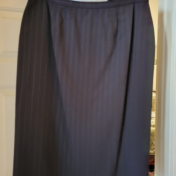 Anne Klein 2pc blue pinstriped skirt  suit size 12 - Picture 3 of 5